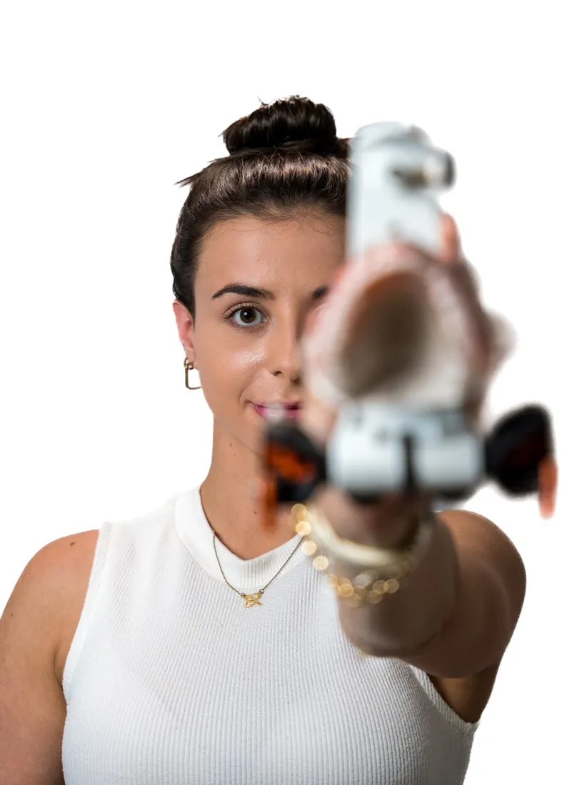 Dra. Bárbara Romano de frente com articulador